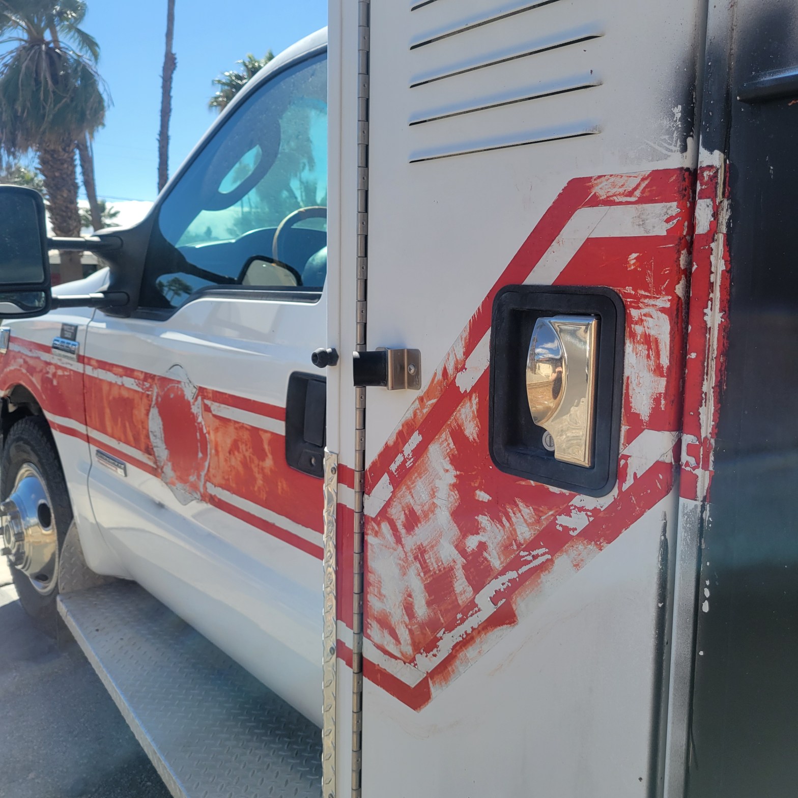 Ambulance – New Decal&nbsp;Removing!